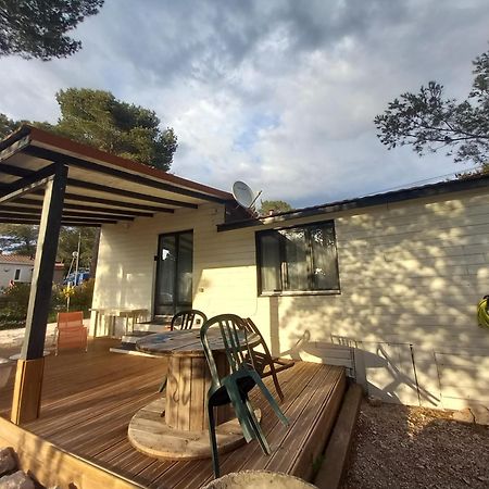 Mobilhome A Deux Pas Du Circuit Du Castellet Avec Terrasse Vue Mer Le Castellet (Var) Exterior foto