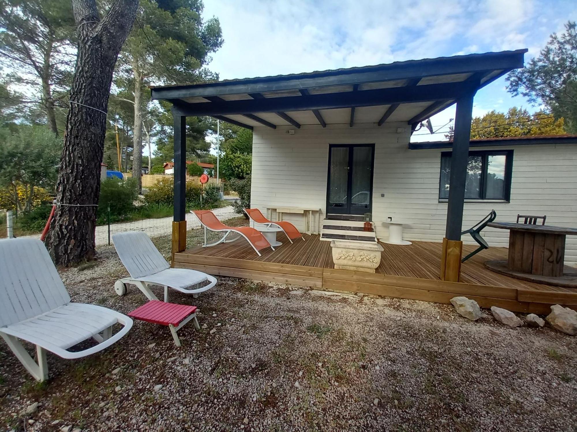 Mobilhome A Deux Pas Du Circuit Du Castellet Avec Terrasse Vue Mer Le Castellet (Var) Exterior foto